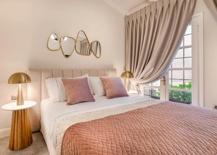Mavrogenous Luxury Apartments